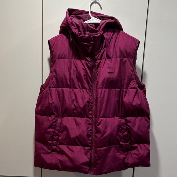 GAP Jackets & Blazers - GAP Women's Puffer Vest - Burgundy